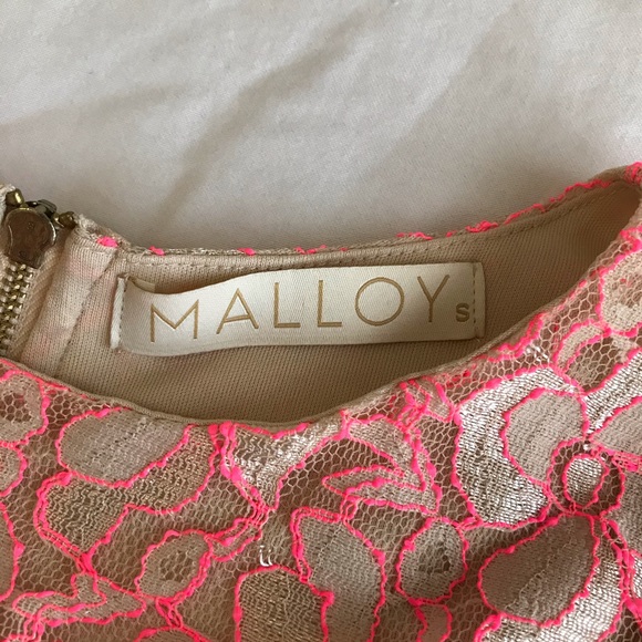 BEAUTIFUL LACE DRESS - Picture 9 of 11